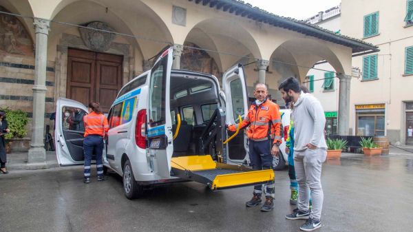 Un nuovo Fiat Doblò XL 5 posti per la Misericordia di Figline Valdarno
