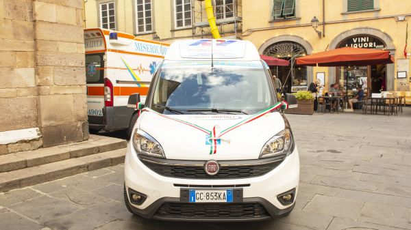Nuovo Fiat Doblò Passo Lungo per la Misericordia di Lucca