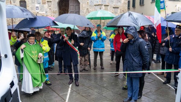 La Misericordia di Scarperia arricchisce il parco mezzi con un nuovo Fiat Ducato